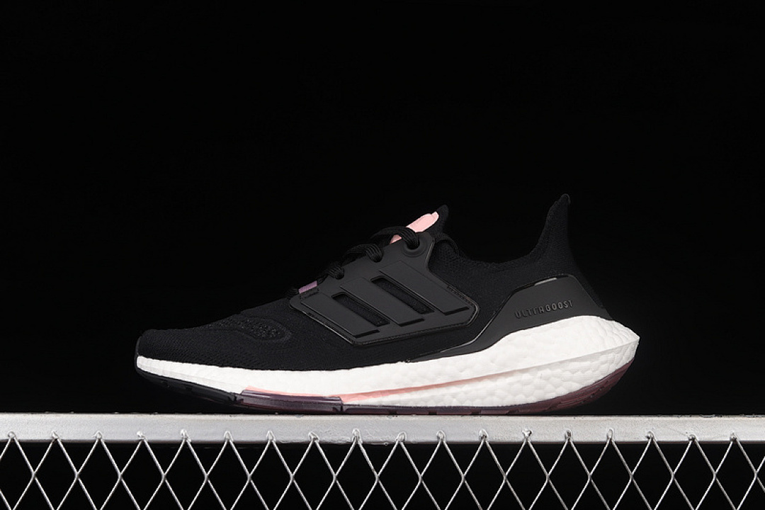 Purple [H01168]-[ULTRABOOST 22 SHOES CORE BLACK/CORE BLACK/LEGACY PURPLE]-[WOMAN:36-39], photo 1