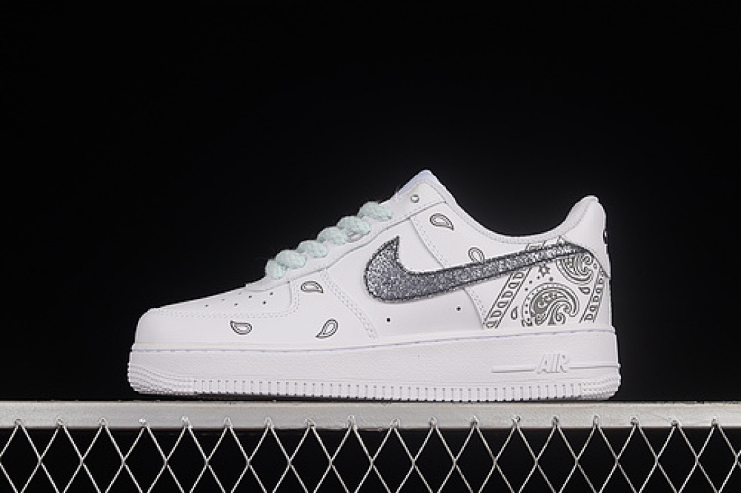 Nike Nike AIR FORCE 1 07 LOW WHITE/WHITE/BLACK · CW2288-158, photo 1