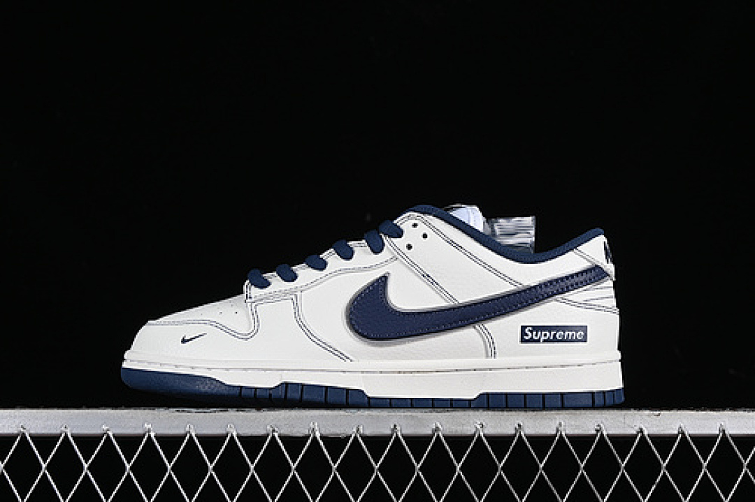 Supreme Nike SUPREME SB DUNK LOW WHITE/BLUE · RM2308-238, photo 1