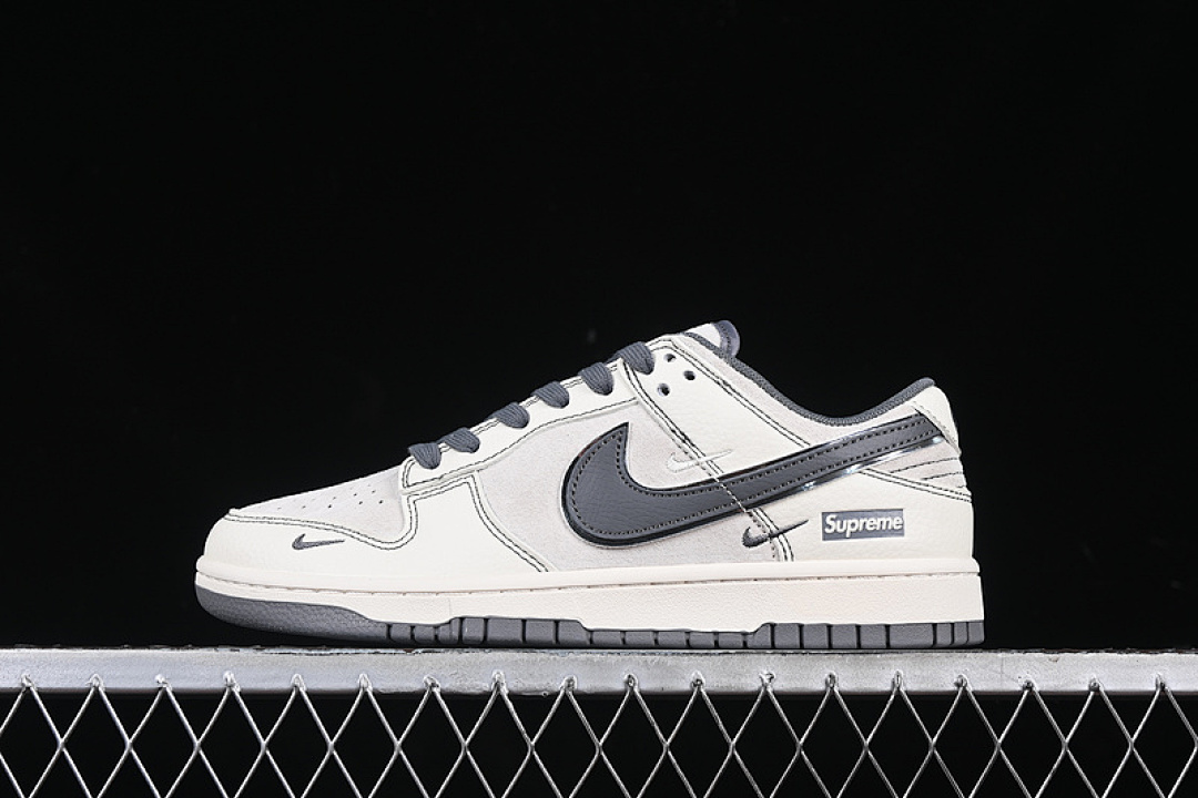 Supreme Nike SB DUNK LOW SUPREME WHITE/GREY · XX3168-303, photo 1