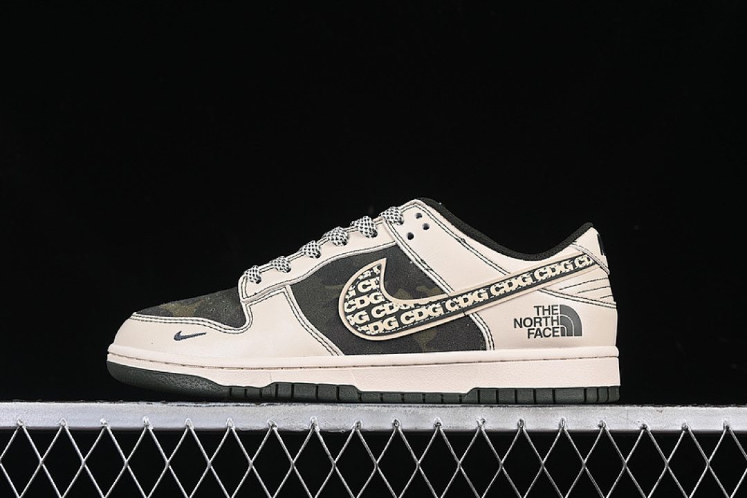 Comme des Garcons Nike SB DUNK LOW CDG BEIGE/GREEN · DM6868-015, photo 1