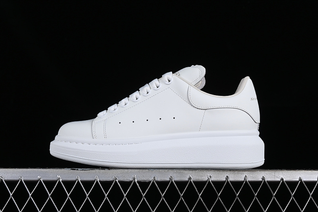 Alexander McQueen Alexander McQueen [ WHITE]-[WOMAN:35-39]-[MAN:40-44], photo 1