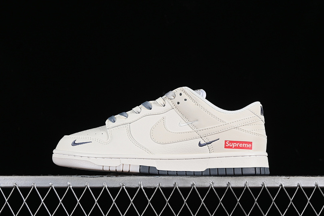 Supreme [BB8675-105]-[SB DUNK LOW SUPREME OFF WHITE/GREY]-[WOMAN:36-39]-[MAN:40-46], photo 1