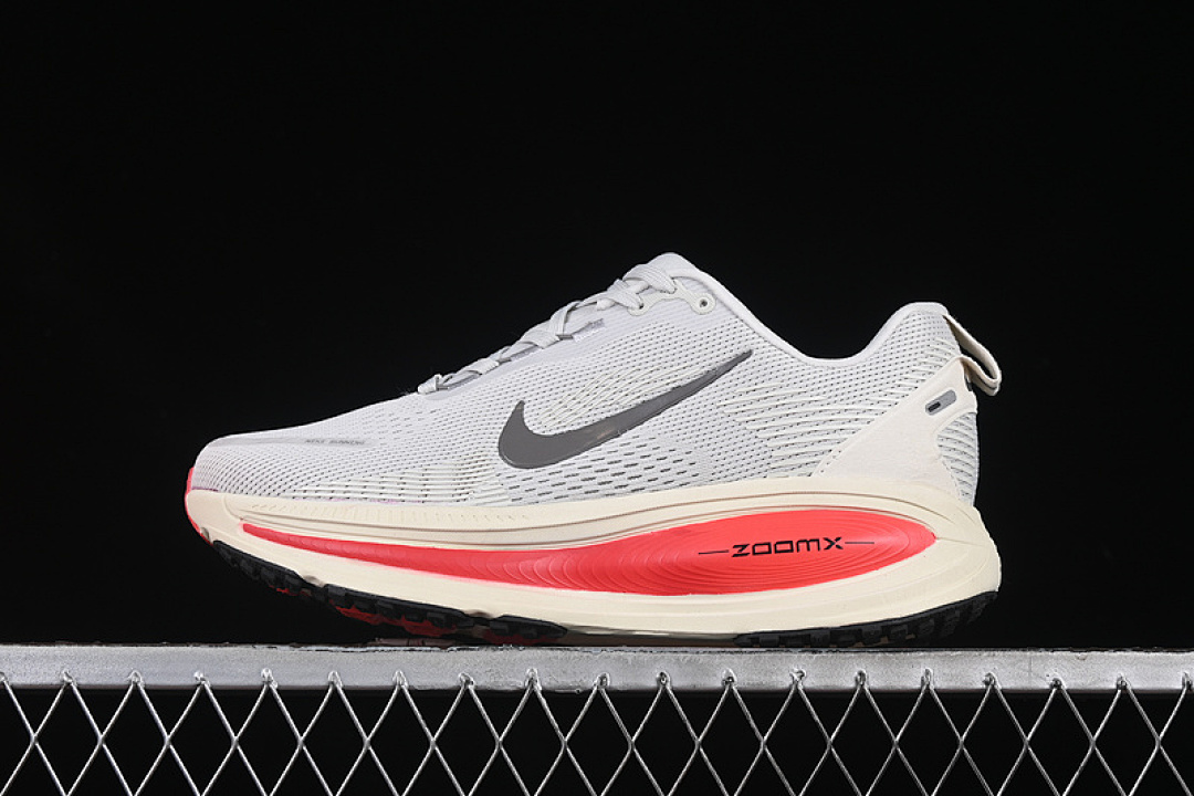 Nike [HM6803-001]-[AIR ZOOM VOMERO 18 PLATINUM TINT/SIREN RED/LIGHT SMOKE GREY/METALLIC PEWTER] - Image 2