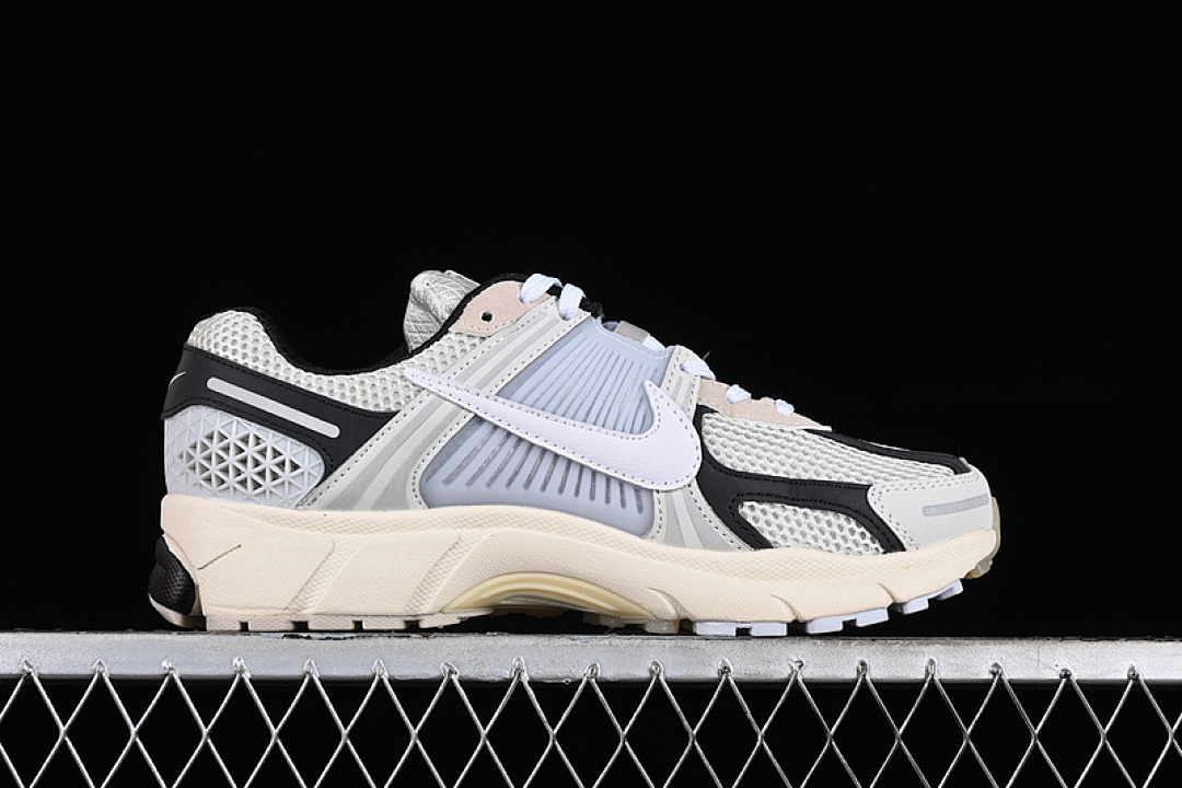 Nike [FN7649-110]-[ZOOM VOMERO 5 WHITE/GREY/BLACK]-[WOMAN:36-39]-[MAN:40-45] - Image 16