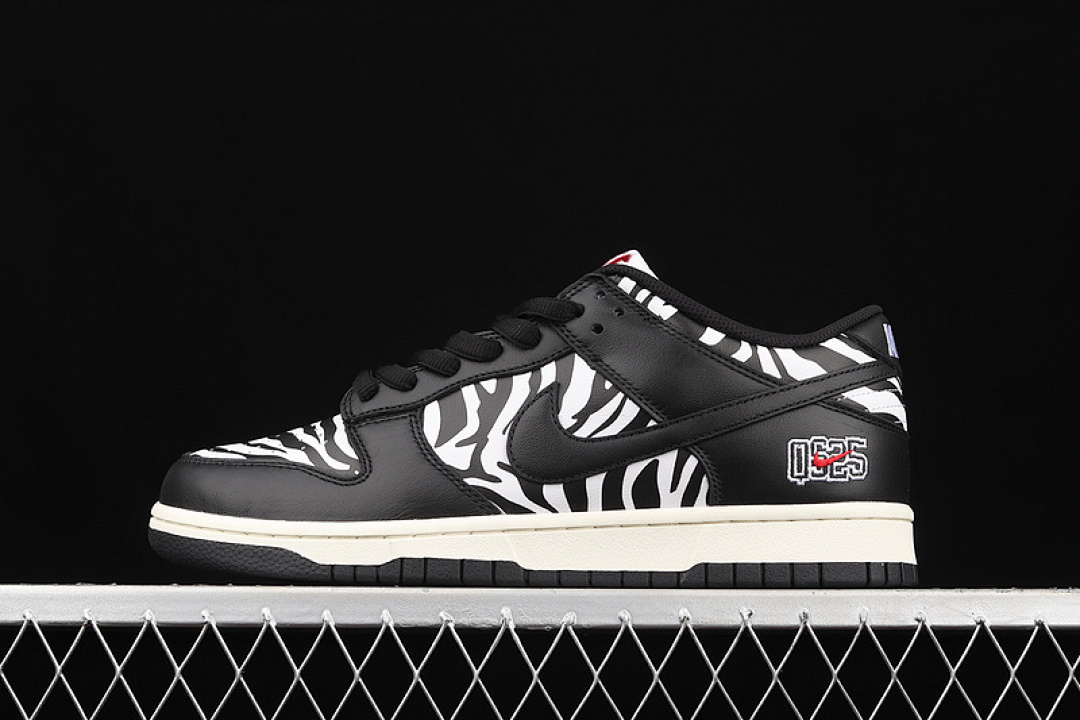 Quartersnacks [DM3510-001]-[QUARTERSNACKS X DUNK LOW SB LITTLE DEBBIE’S ZEBRA CAKES BLACK/WHITE], photo 1