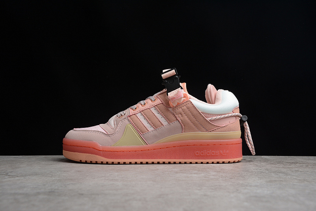 Buckle BAD BUNNY X FORUM BUCKLE LOW EASTER EGG ICEY PINK/BLUSH/TRACE PINK · GW0265, photo 1
