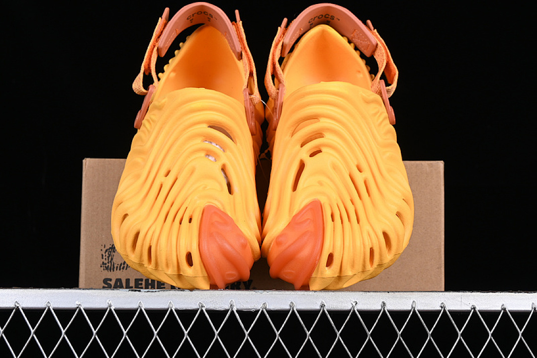 Crocs [SALEHE BEMBURY X CROCS POLLE CLOG ORANGE SORBET]-[WOMAN:36-39]-[MAN:40-46] - Image 11