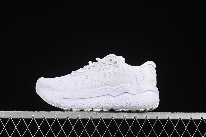 BROOKS GHOST MAX 2 WHITE · 1204201B168, photo 1