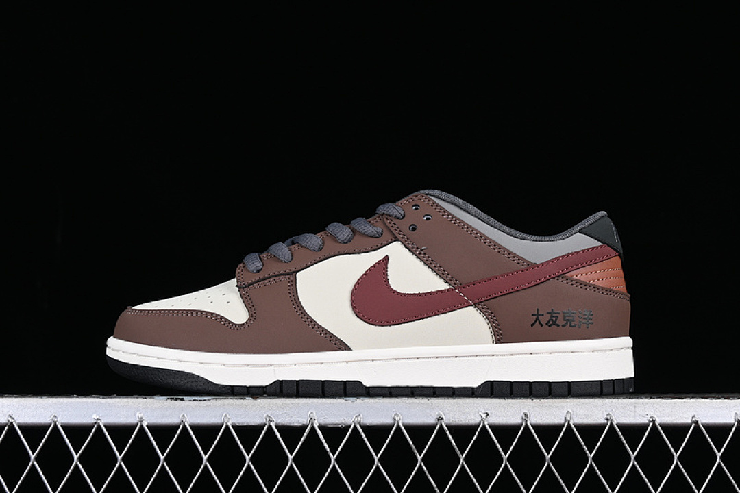 Unbranded [DD0302-956]-[OTOMO KATSUHIRO X SB DUNK LOW WHITE/BROWN/RED]-[WOMAN:36-39]-[MAN:40-45], photo 1