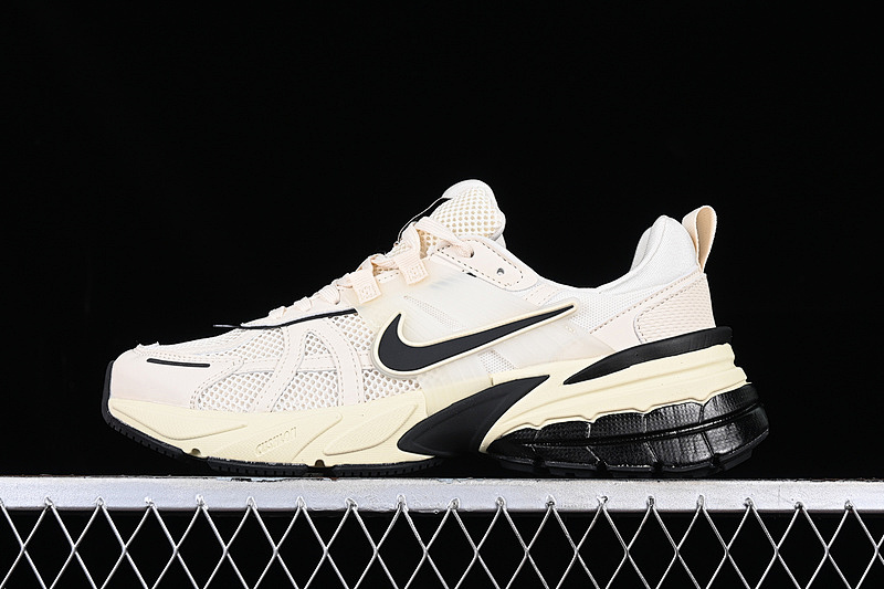 V2K RUNTEKK 3XL BLACK/WHITE/BEIGE · FD0736-101, photo 1