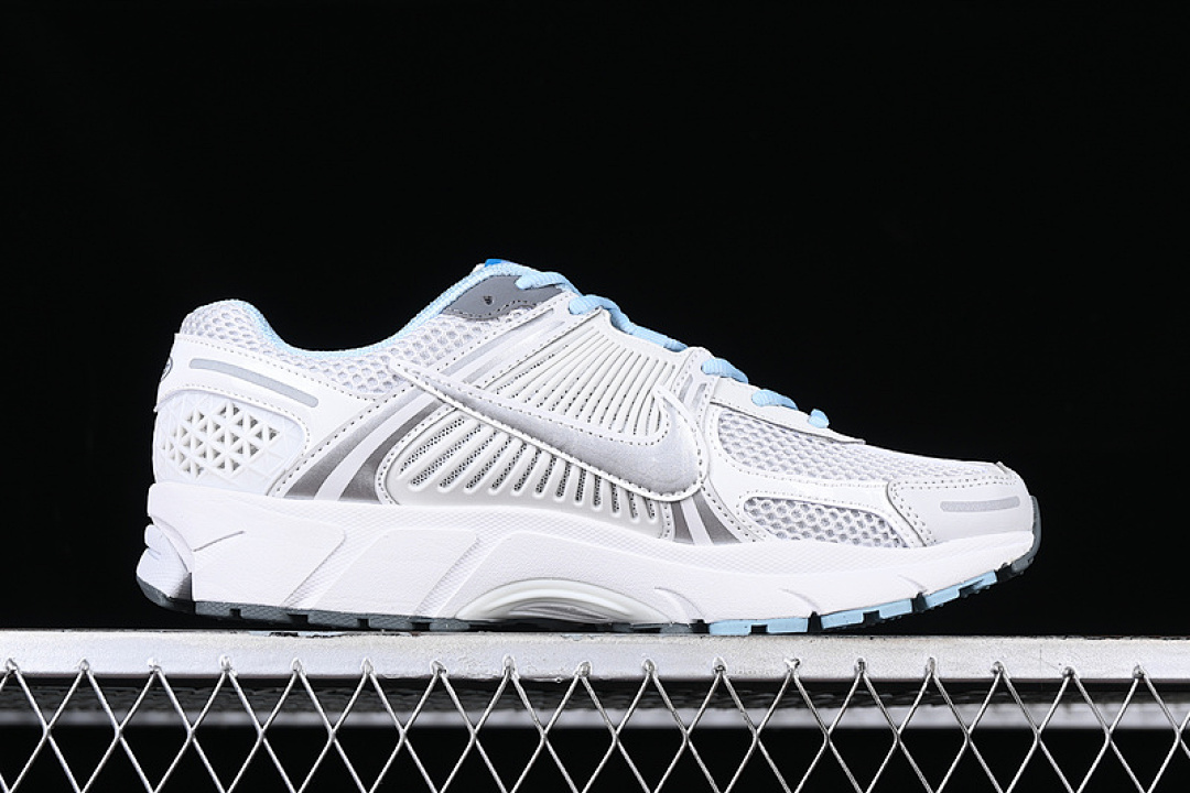 Nike [FN3432-001]-[AIR ZOOM VOMERO 5 PHOTON DUST/SUMMIT WHITE/COOL GREY/METALLIC (SILVER]) - Image 15