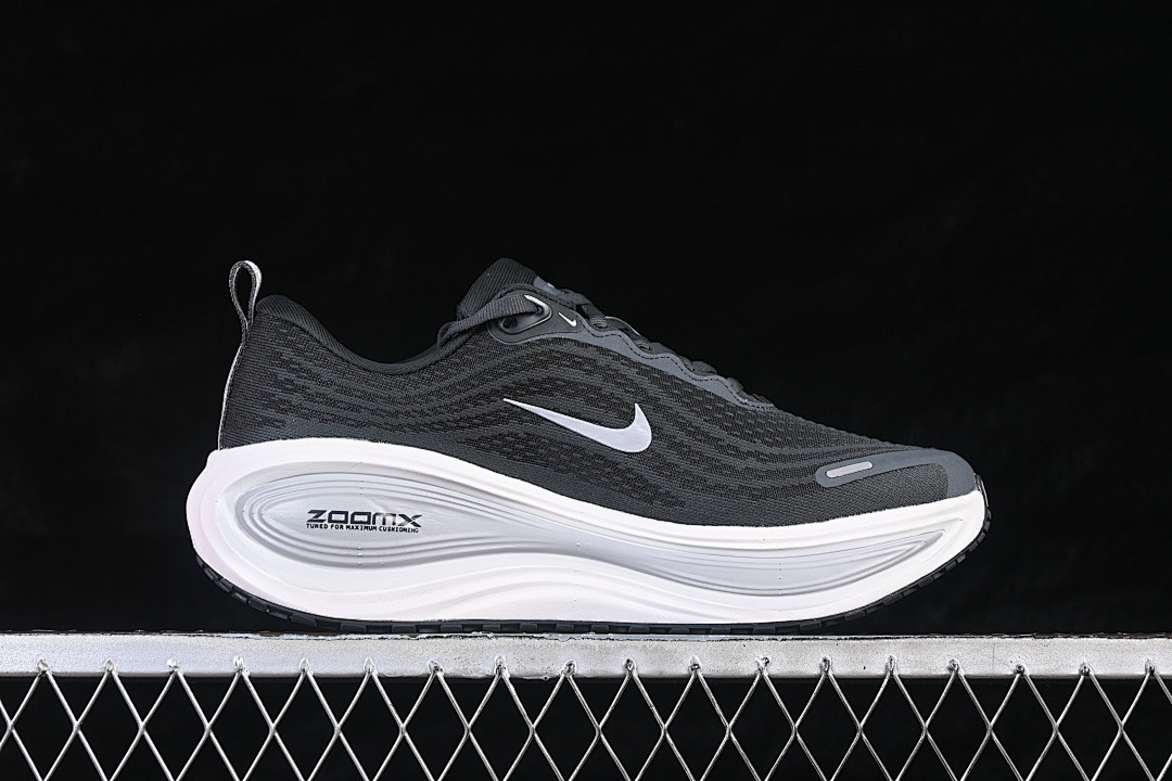 Nike [HV8150-008]-[VOMERO PLUS ANTHRACITE/SUMMIT WHITE/WOLF GREY]-[WOMAN:35.5-39]-[MAN:40-46] - Image 16
