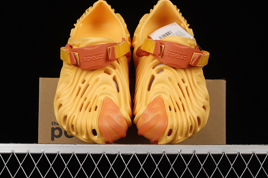 Crocs [SALEHE BEMBURY X CROCS POLLE CLOG YELLOW/YELLOW/YELLOW]-[UNISEX:36-46] - Image 11