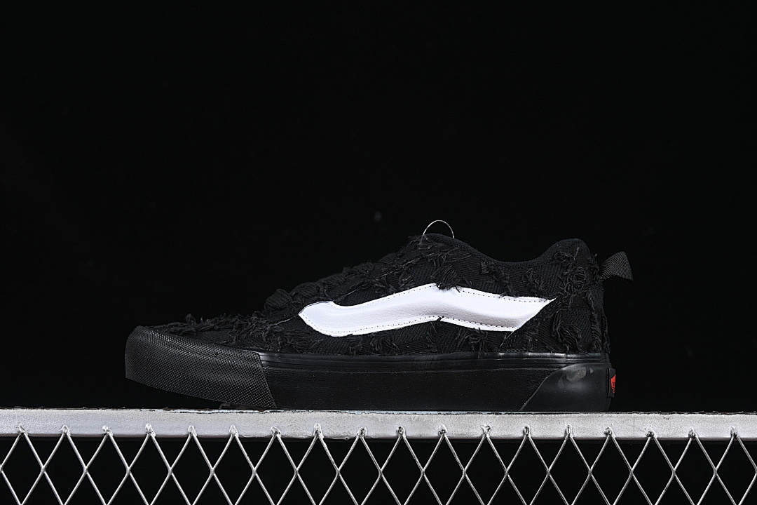LOW-TOP RETRO CASUAL SHOES BLACK/WHITE · VN0009QCBMA, photo 1