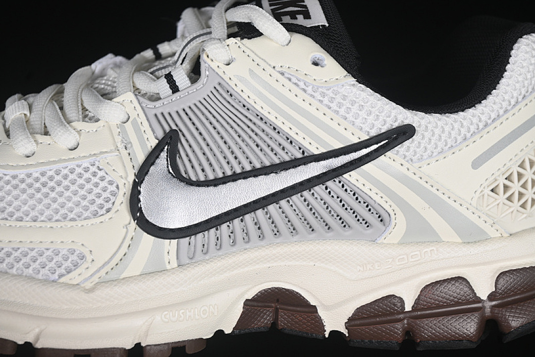 Nike [FJ2028-001]-[AIR ZOOM VOMERO 5 PHANTOM/METALLIC PLATINUM/LIGHT IRON ORE]-[WOMAN:36-40] - Image 8