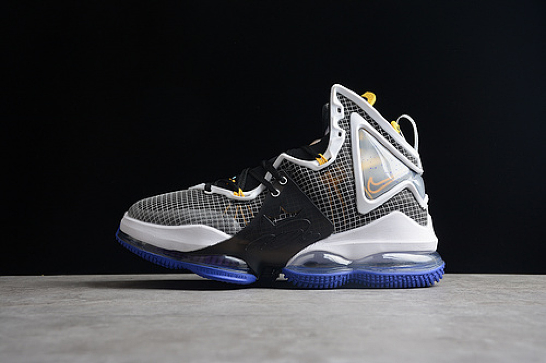 On Running On Running LEBRON 19 EP GRADUATE BLACK/UNIVERSITY GOLD/PERSIAN VIOLET · DC9340-002, photo 1