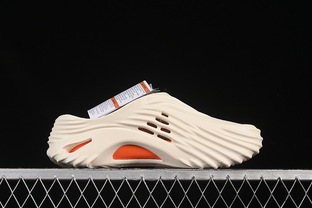 Crocs [CROCS EVA CLASSIC SIMPLE CASUAL BEACH HOLE SLIPPERS SANDALS WHITE/ORANGE]-[WMAN:39-46] - Image 10