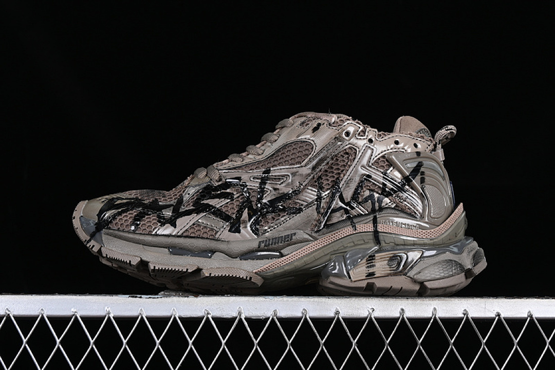 Kith [W3RBQ2010]-[BA*LEN*CIAGA RUNNER KITH FOUR.COLOR BLACK/BROWN]-[WOMAN:35-39]-[MAN:40-46], photo 1