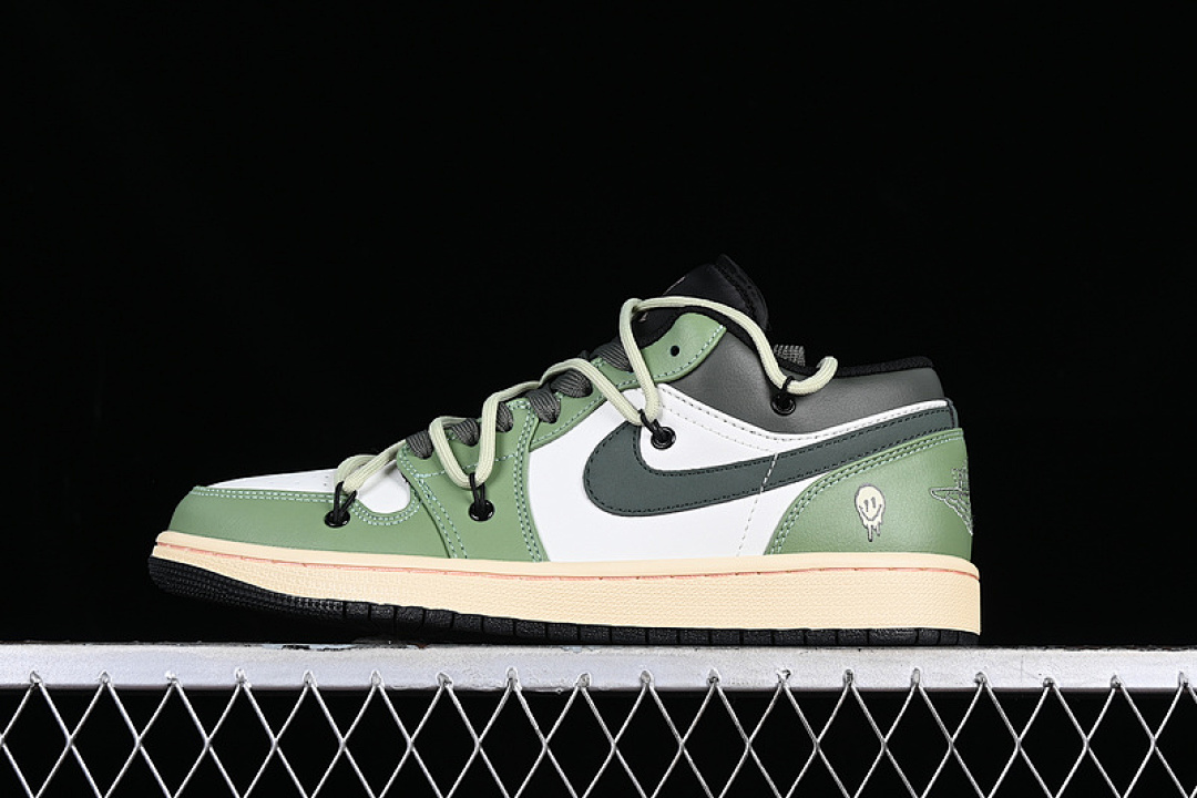 Jordan [553558-062]-[AIR JORDAN 1 LOW AJ WHITE/GREEN/BEIGE]-[WOMAN:35.5-39]-[MAN:40-47.5], photo 1