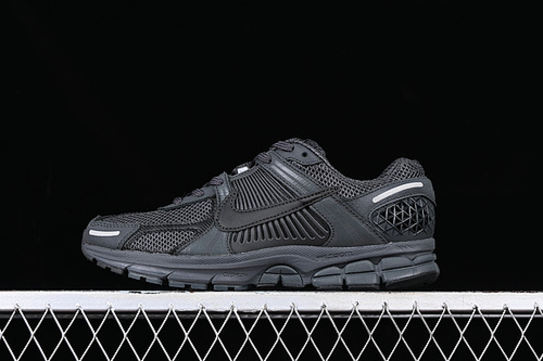 Nike Nike AIR ZOOM VOMERO 5 ANTHRACITE 2019 ANTHRACITE/ANTHRACITE/BLACK · BV1358-002, photo 1