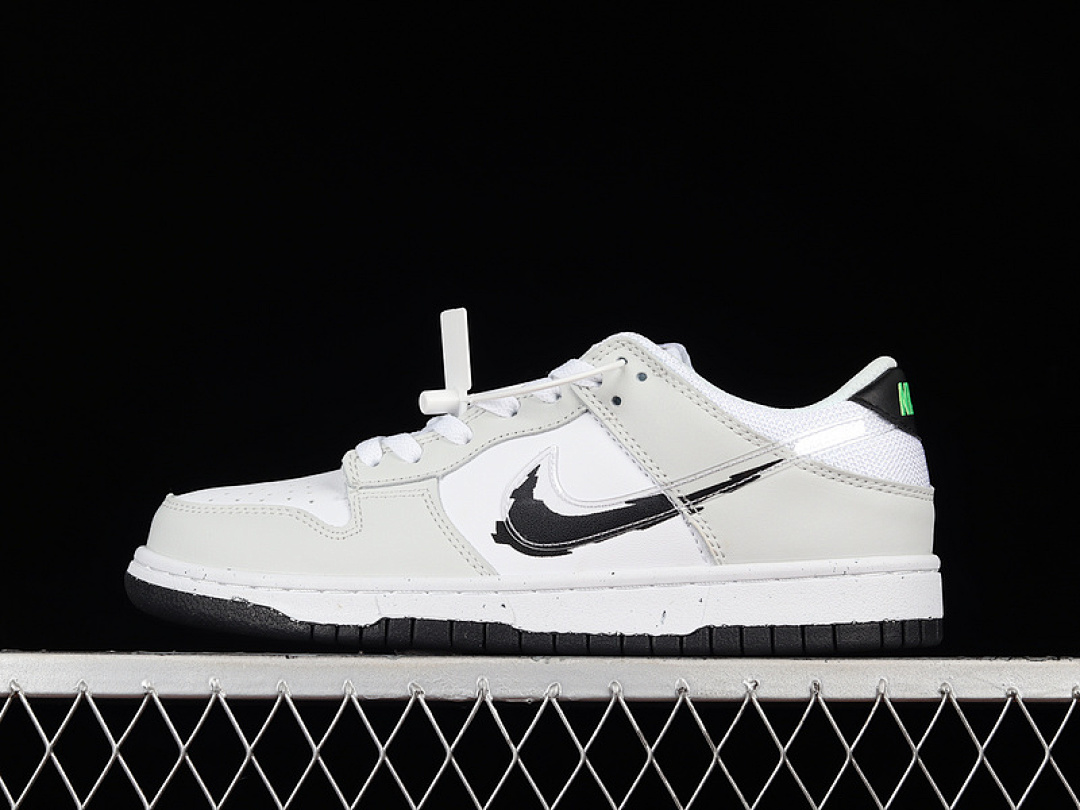 Unbranded [DV3033-001]-[DUNK LOW GS 'GLITCH SWOOSH' BLACK, WHITE AND GREY]-[MAN:39-45], photo 1