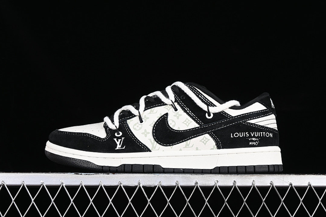 Unbranded [FC1688-137]-[SB DUNK LOW L*V BLACK/WHITE]-[WOMAN:36-39]-[MAN:40-45], photo 1