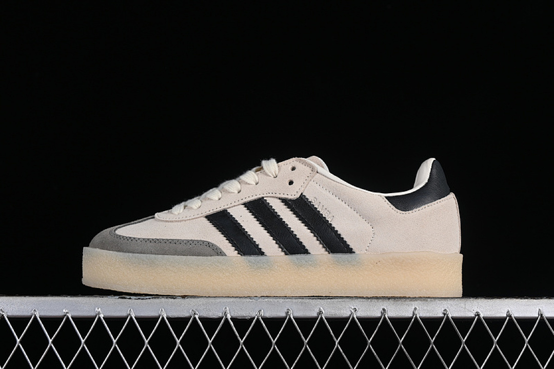 Clarks [IE4033]-[RONNIE FIEG CLARKS 8TH STREET SAMBA KITHMAS CHALK WHITE/CORE BLACK/CHALK (WHITE]), photo 1