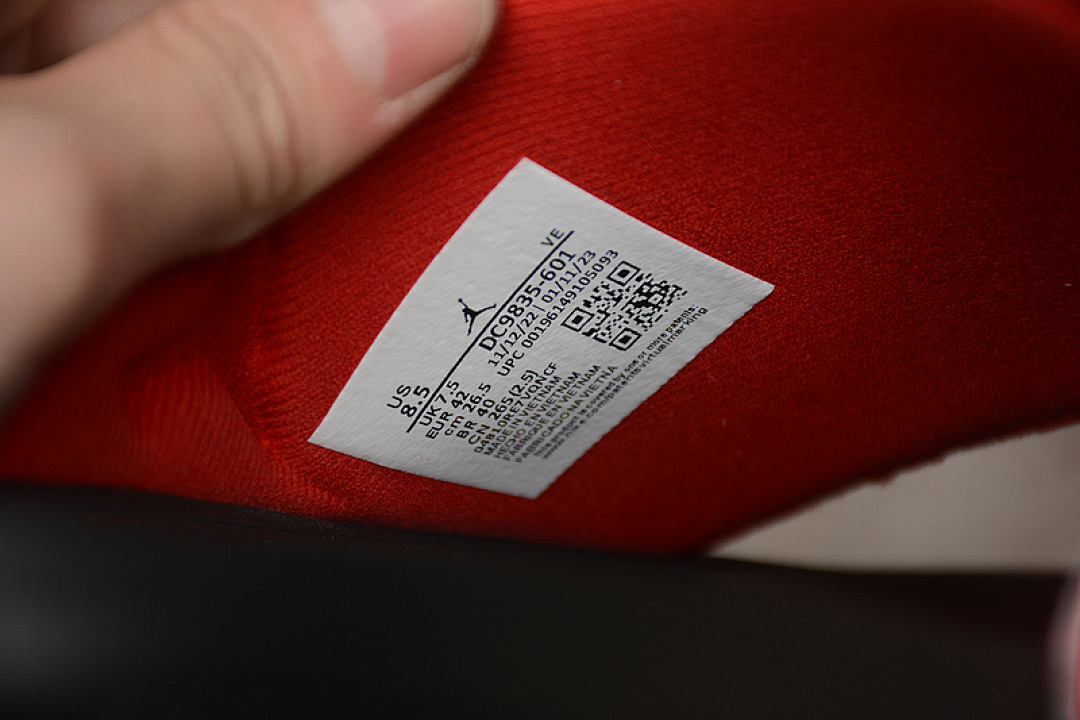 Jordan [DC9835-601]-[JORDAN PLAY SLIDE UNIVERSITY RED/WHITE/GYM RED/BLACK]-[MAN:40-46] - Image 4