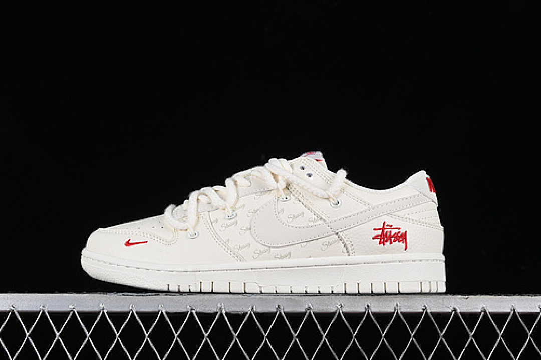 Stussy [SJ2068-259]-[STUSSY SB DUNK LOW OFF WHITE/RED]-[WOMAN:36-39]-[MAN:40-45], photo 1