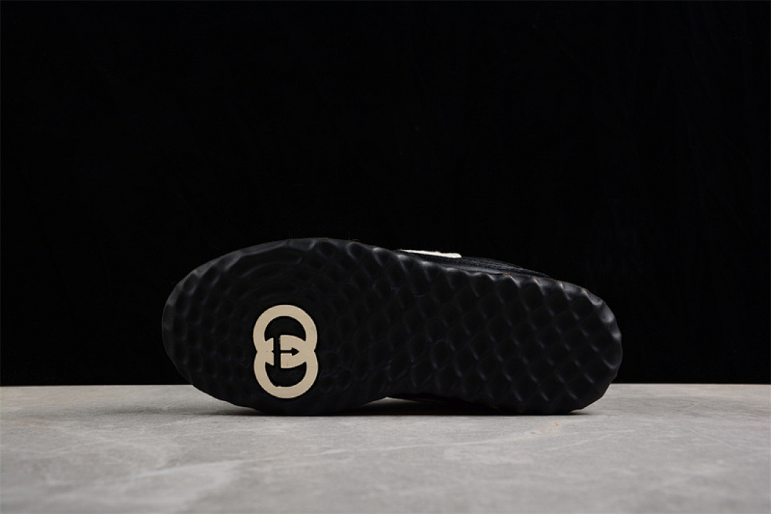 Gucci [MAC80]-[GU*CCI THROWS IT BACK WITH THE RETRO-INSPIRED WHITE/BLACK]-[WOMAN:35-39]-[MAN:40-44] - Image 14