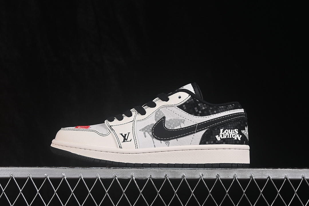 Jordan [CW6688-105]-[AIR JORDAN 1 LOW AJ1 CASUAL SNEAKERS BLACK/WHITE]-[WOMAN:36-39]-[MAN:40-45], photo 1
