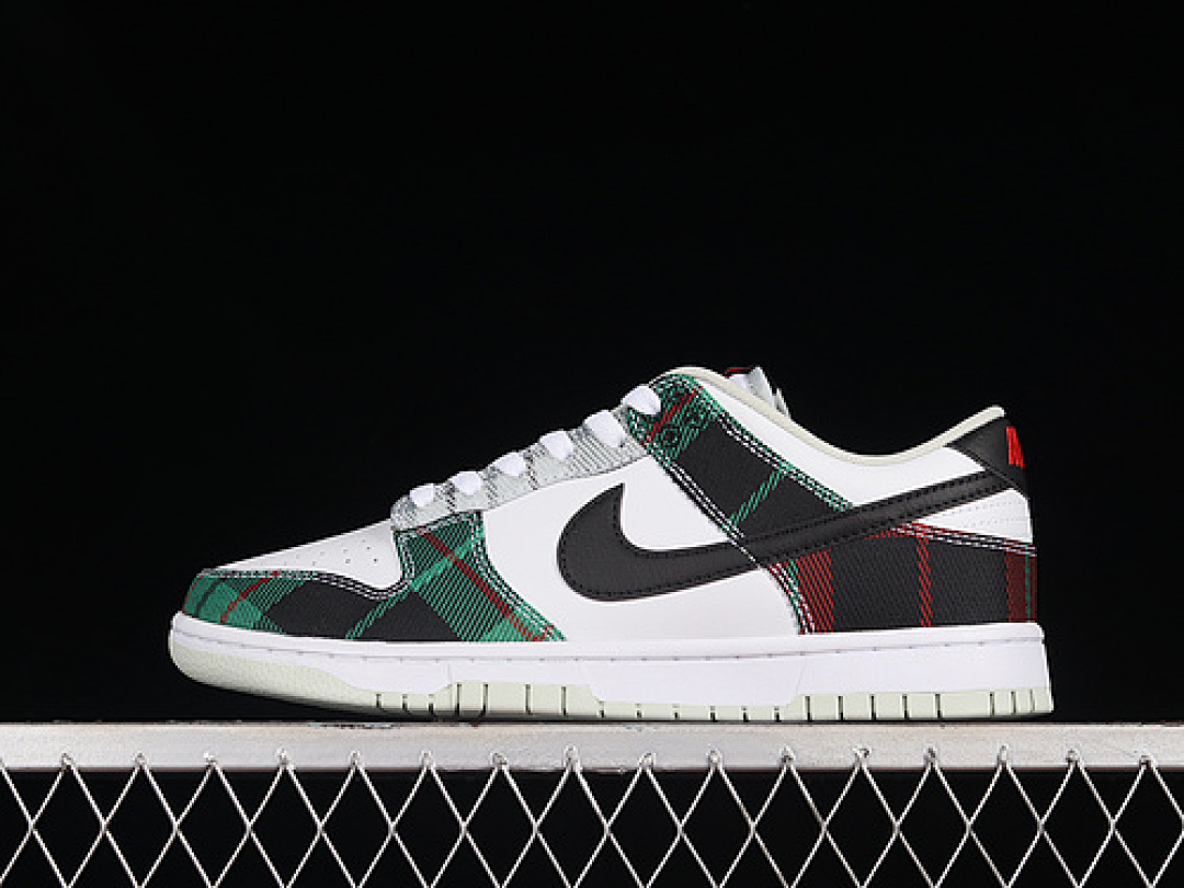 Unbranded [DV0827-100]-[SB DUNK LOW PLAID WHITE/WHITE/UNIVERSITY RED/BLACK]-[WOMAN:36-39]-[MAN:40-47.5], photo 1