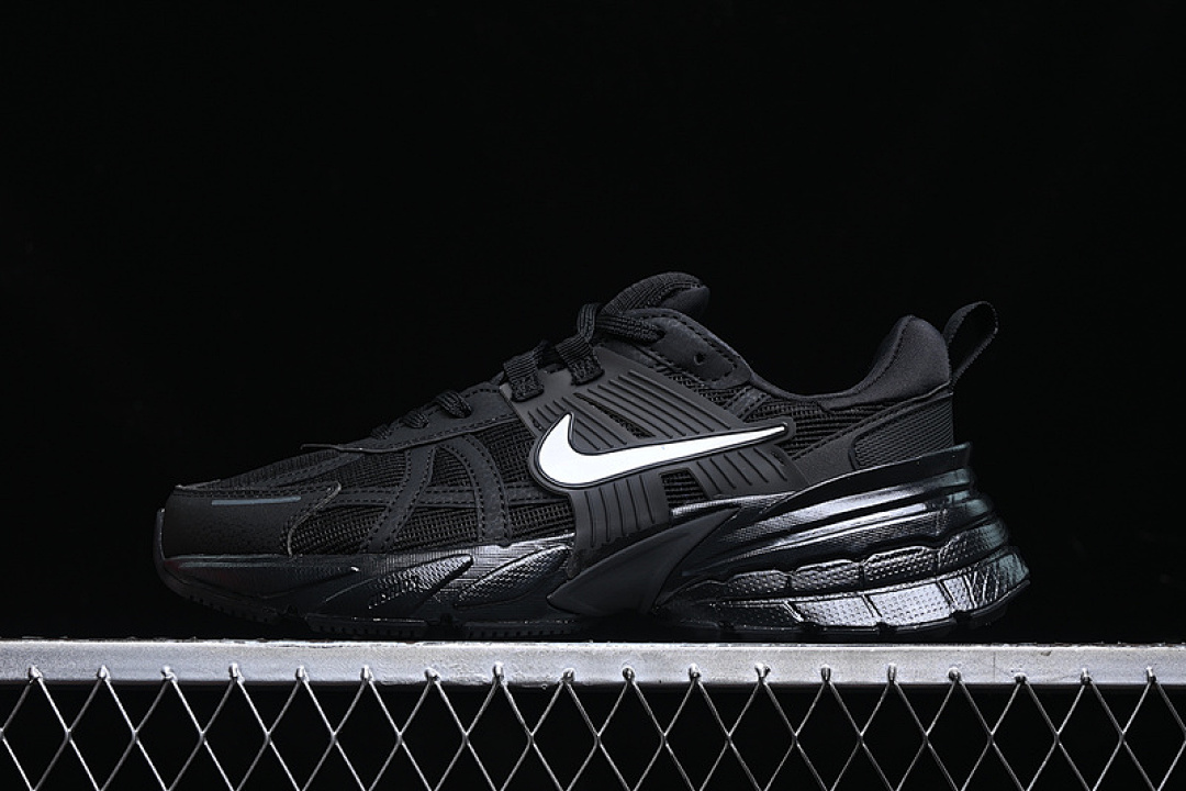 Unbranded [HQ1582-001]-[V2K RUNTEKK RUN BLACK/WHITE]-[WOMAN:36-39]-[MAN:40-45], photo 1