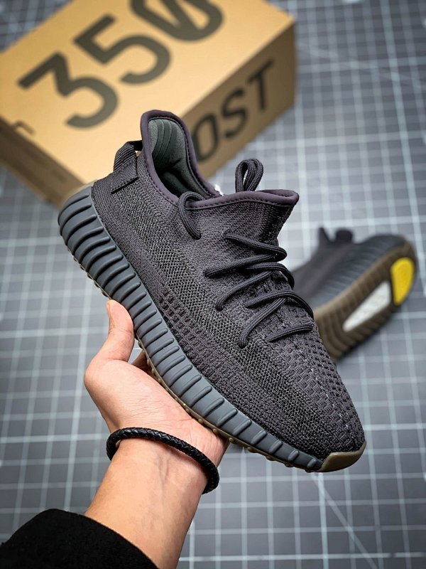 Adidas Adidas YEEZY BOOST 350 V2 CINDER REFLECTIVE CINDER/CINDER/CINDER · FY4176, photo 1
