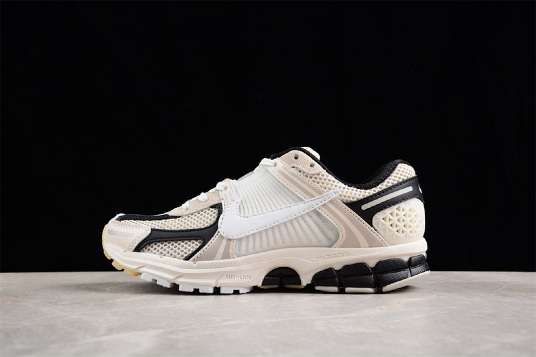 Nike [FN7469-110]-[ZOOM VOMERO 5 SP WHITE/GREY/BLACK]-[WOMAN:36-39]-[MAN:40-45] - Image 15