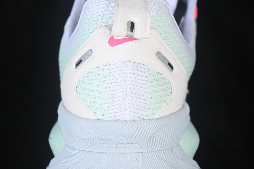 Nike [IM6676-104]-[VOMERO 18 WHITE/GLACIER BLUE/HYPER PINK/BLACK]-[WOMAN:36-39]-[MAN:40-46] - Image 7