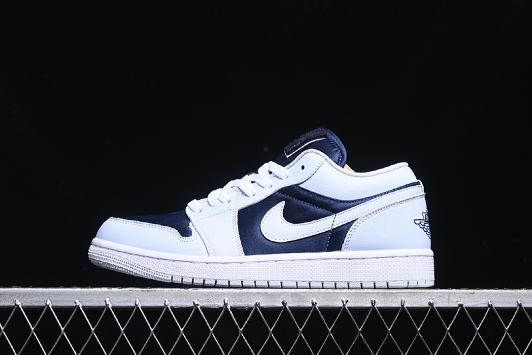 Jordan AIR Jordan 1 LOW FOOTBALL GREY/WHITE/GYM RED/MIDNIGHT NAVY · FZ8778-044, photo 1