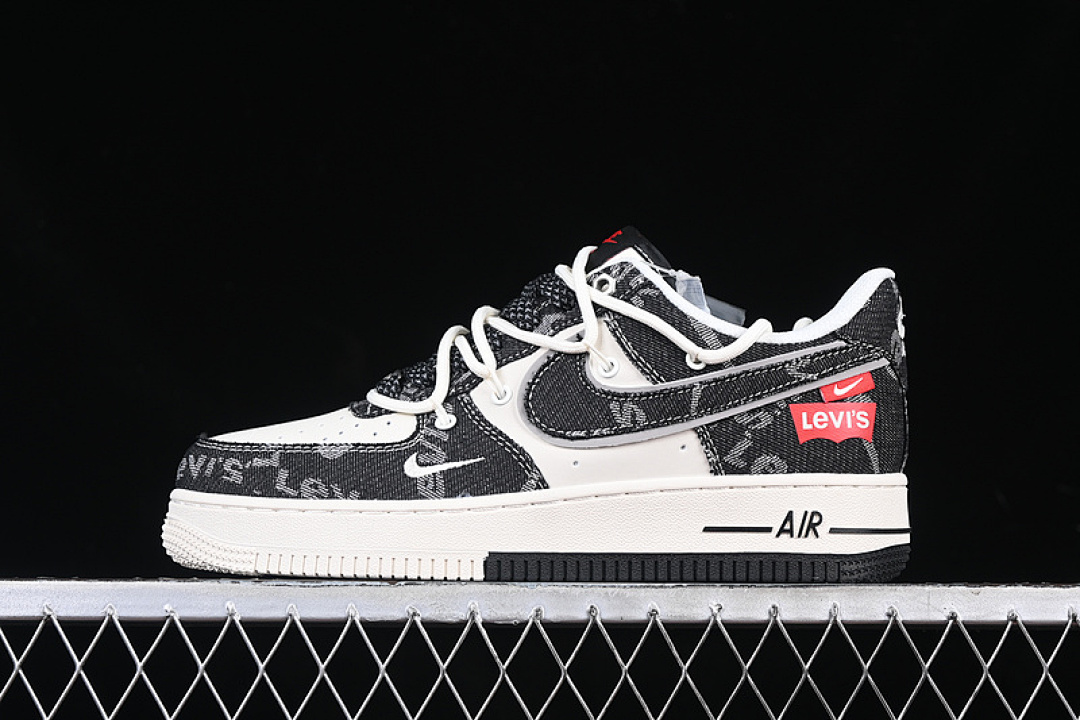 Nike Nike AIR FORCE 1 07 LOW WHITE/RED/BLACK · SJ1198-800, photo 1