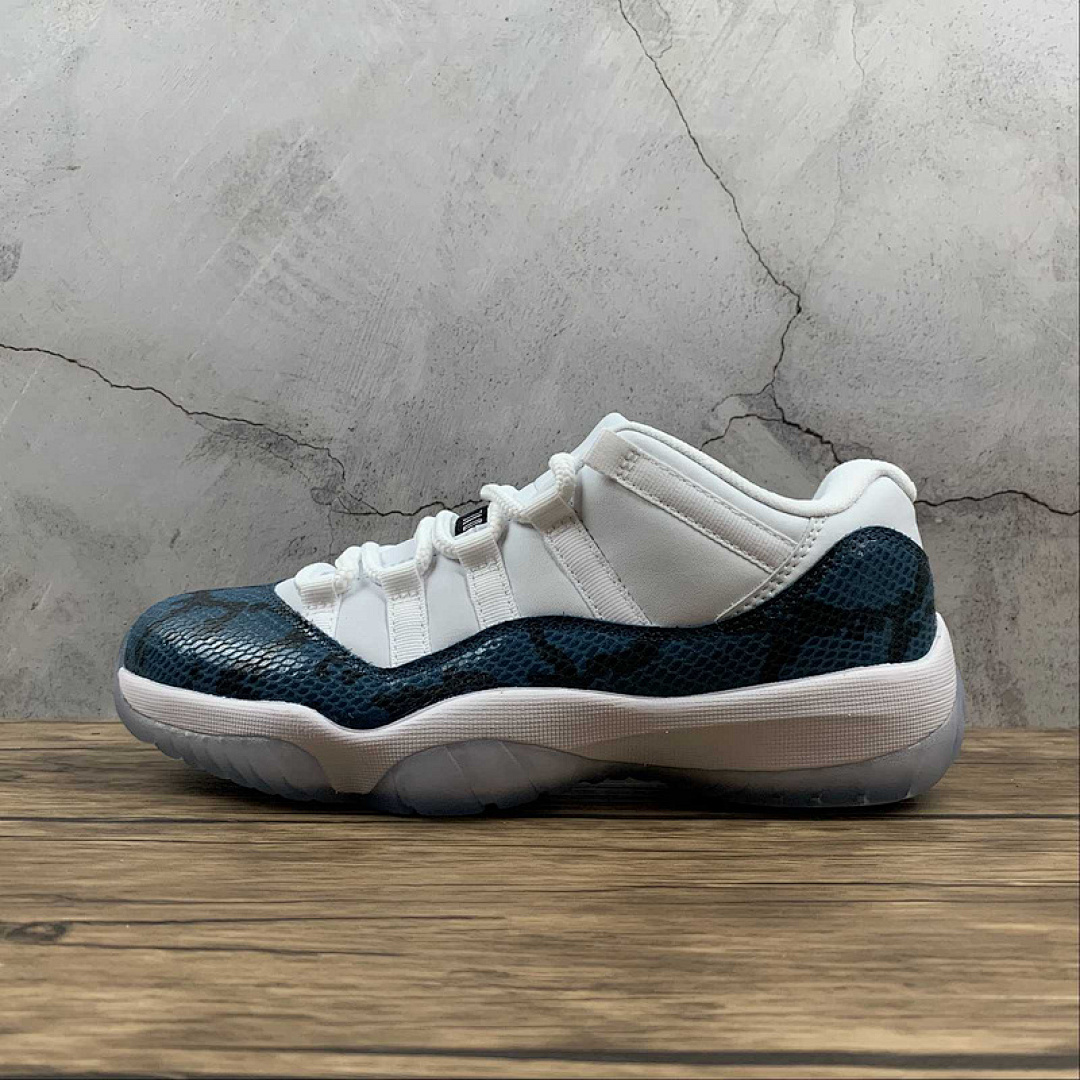 Jordan AIR Jordan 11 RETRO LOW NAVY SNAKESKIN 2019 WHITE/BLACK-NAVY · CD6846-102, photo 1