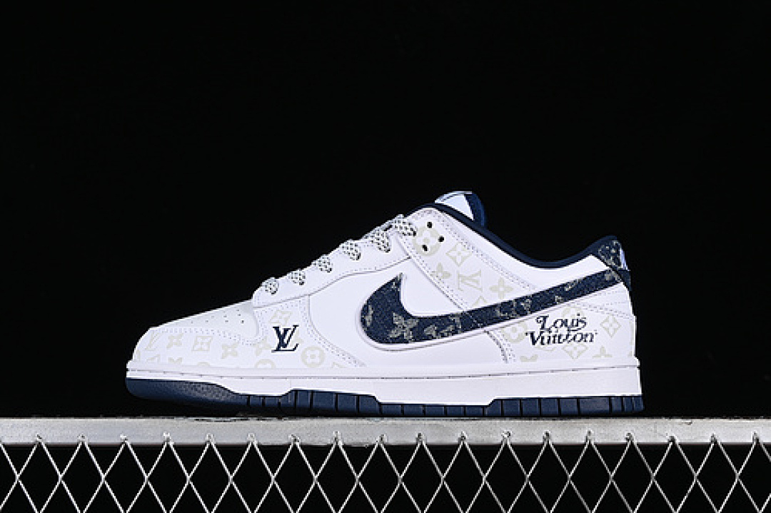 Nike SB DUNK LOW L*V WHITE/BLUE/GREY · DD1391-122, photo 1