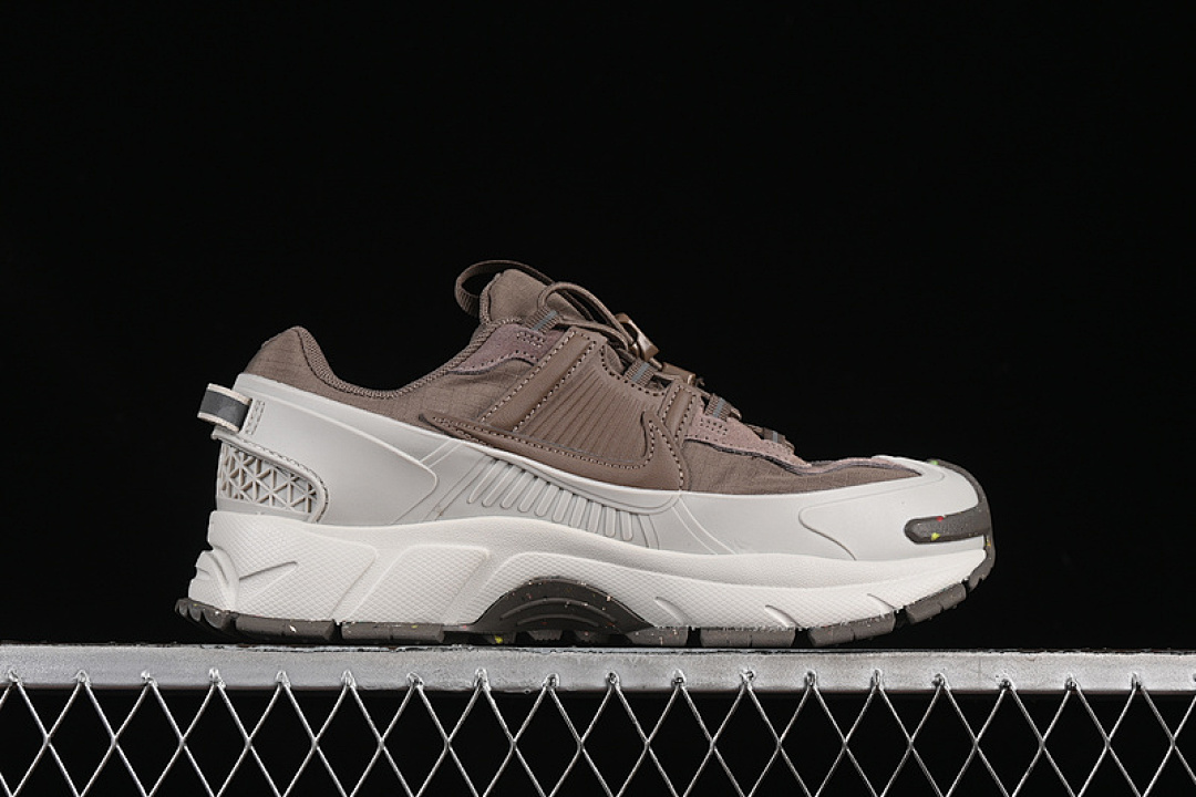 Nike [HQ2181-006]-[ZOOM VOMERO ROAM LIGHT BONE/COURT PURPLE/GUM DARK BROWN/MINK BROWN]-[36-45] - Image 16