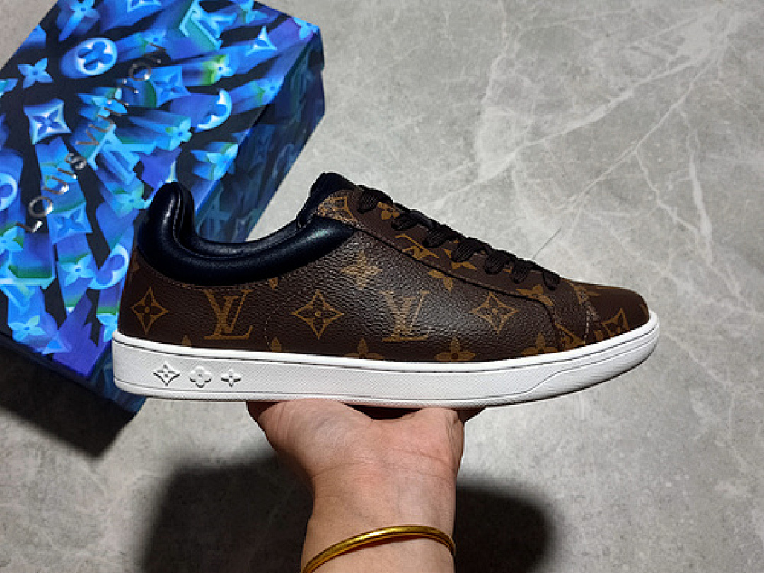 Louis Vuitton Louis Vuitton [L*V RIVOLI LOW SNEAKER DARK BROWN/BLACK/WHITE]-[MAN:38-44], photo 1