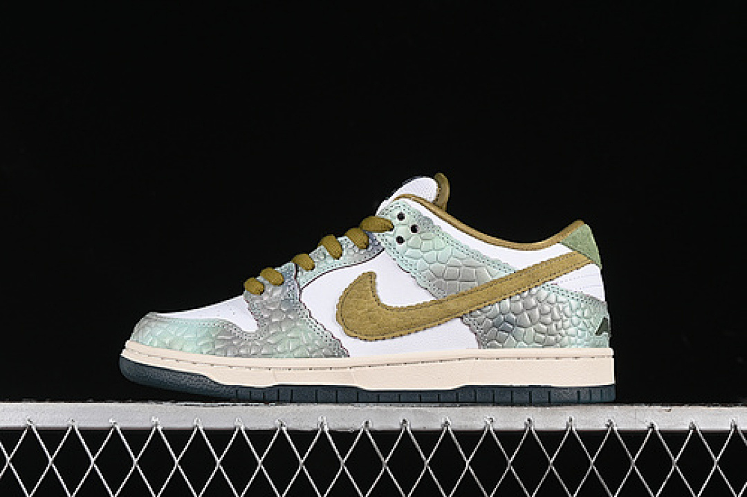 Unbranded [HJ3386-300]-[ALEXIS SABLONE SB DUNK LOW OIL GREEN/DESERT MOSS/WHITE]-[MAN:40-48], photo 1