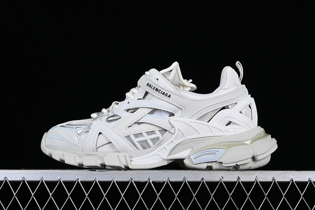 Unbranded [W2GN19000]-[BA*LEN*CIAGA TRACK.2 4.0 WHITE/GREY/SILVER]-[WOMAN:35-39]-[MAN:40-46], photo 1