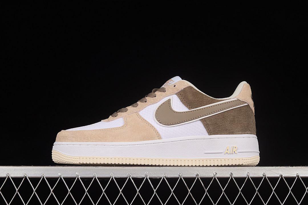 Nike Nike AIR FORCE 1 07 LOW BROWN/WHITE/PINK · CW2288-701, photo 1