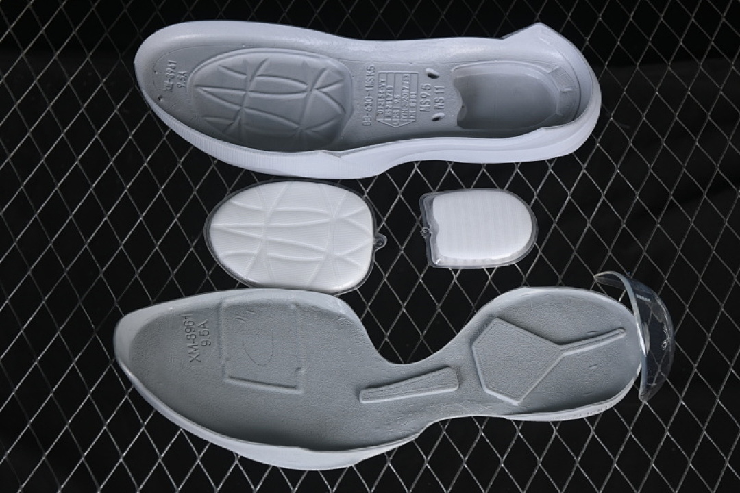 Nike [CD4991-003]-[ZOOM KOBE 5 ZEBRA GREY/BLACK]-[MAN:39-47.5] - Image 3