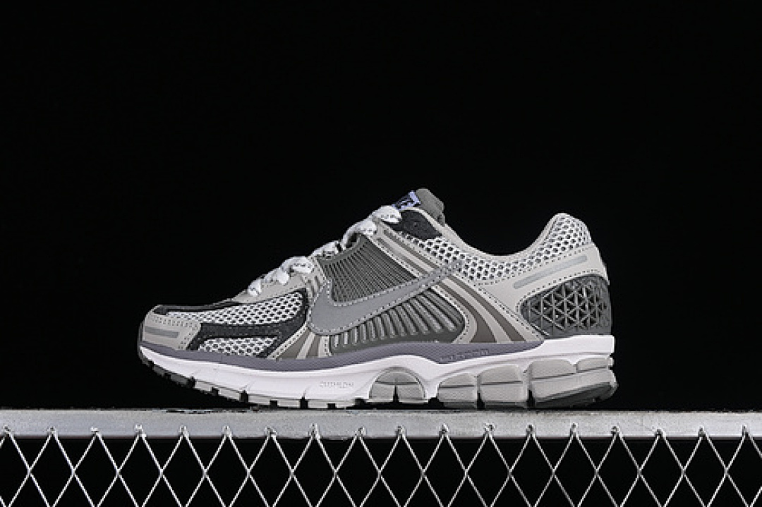 Nike [FD0791-012][ZOOM VOMERO 5 LIGHT IRON ORE/METALLIC SILVER/PHOTON DUST/FLAT PEWTER/SUMMIT (WHITE]), photo 1