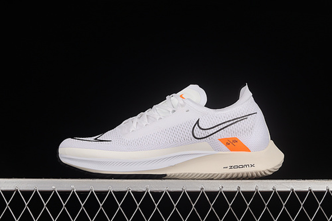 Unbranded [DH9275-100]-[ZOOMX STREAKFLY WHITE/WHITE/BLACK]-[MAN:40-45], photo 1