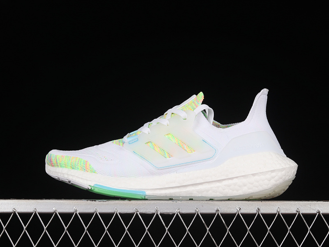ULTRABOOST 22 SHOES CLOUD WHITE/CLOUD WHITE/BLISS BLUE · GX5913, photo 1